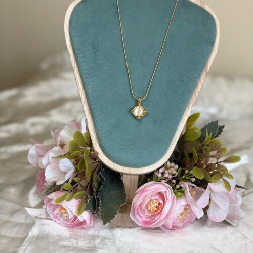 Vintage White Pearl Trapezium Pendant Necklace